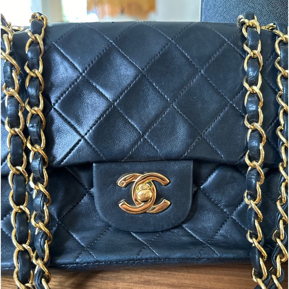 Chanel Classic Vintage Black Matelasse Medium Double Flap Bag - Picture 5 of 12